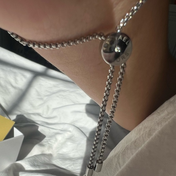 Michael Kors circle lock bracelet - Picture 3 of 3